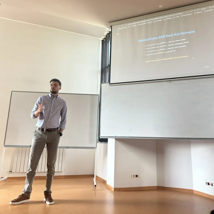Infobip Sales Director Kemal Kečo Delivers Guest Lecture to IUS Students